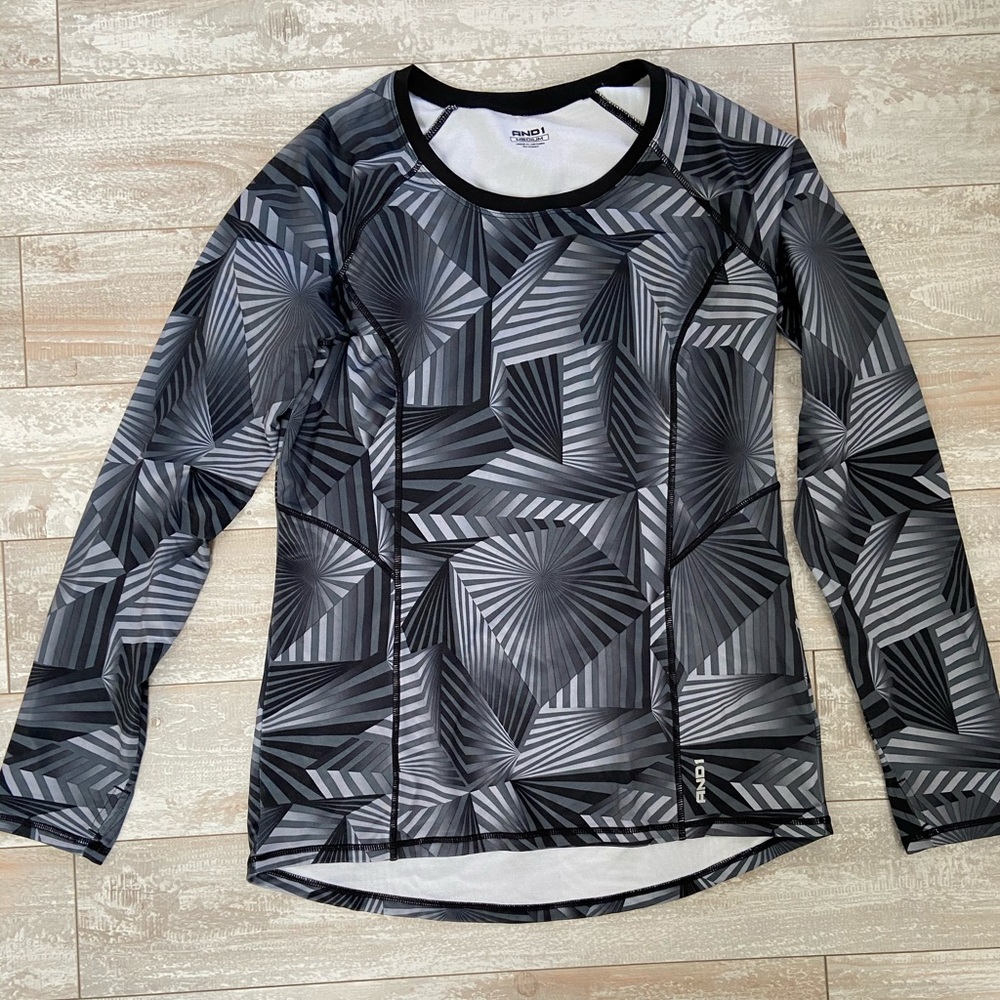 And1 workout long sleeve tee